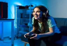 دختری در حال بازی بهترین اینترنت ها برای استریم