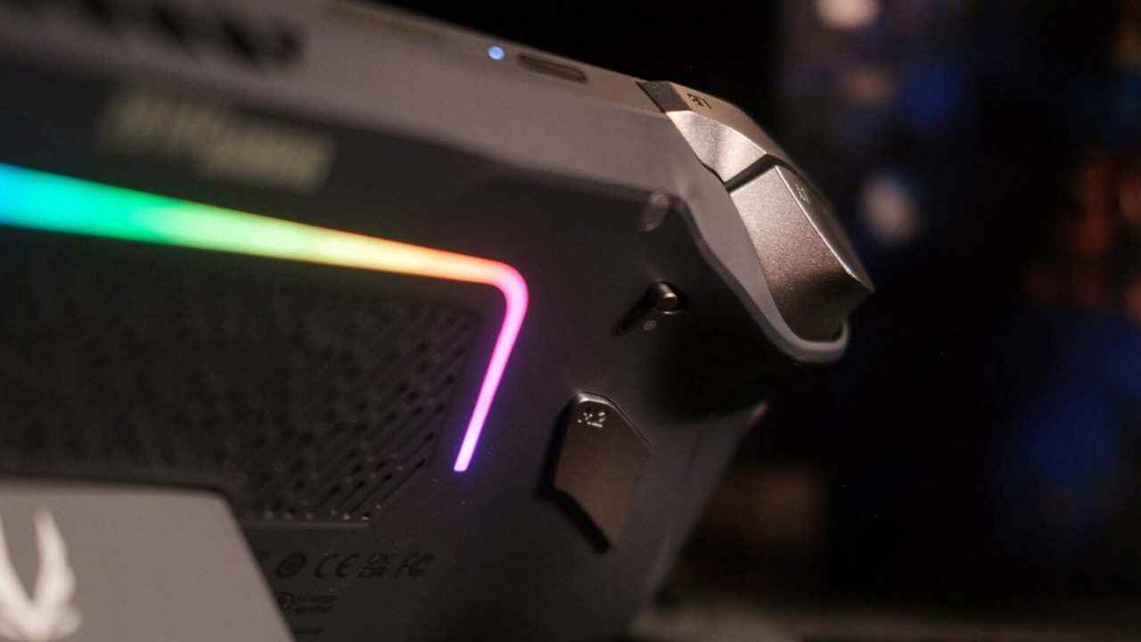 نمای پشتی کنسول بازی دستی Zotac Zone