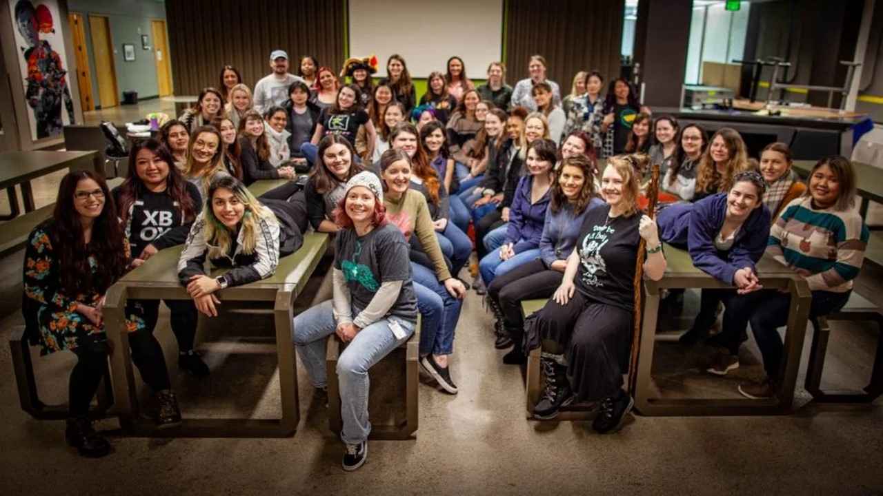 کارکنان تیم 343 Industries یا زنان هستند یا مردان تراجنسیتی