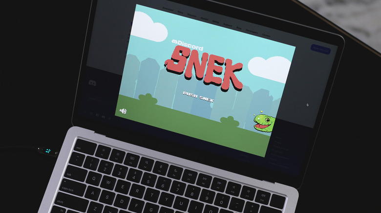 دکمه مخفی که بازی مار دیسکورد را باز می‌کند