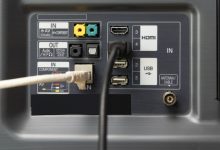 5 چیزی که هرگز نباید به پورت USB تلویزیون وصل کنید (و چرا)